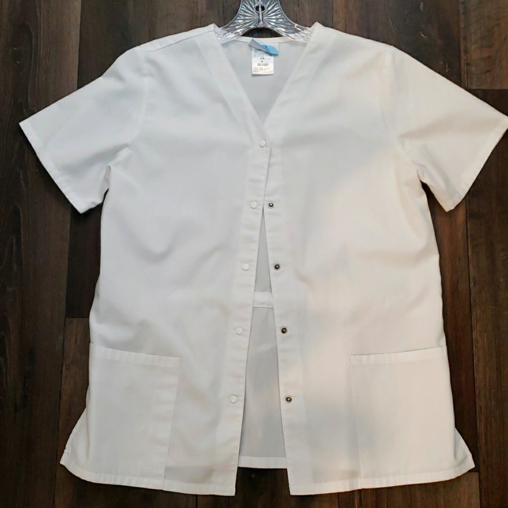 White SB Scrub Healthcare Lab Coat w/ Pockets & Snap Closure Worn Once